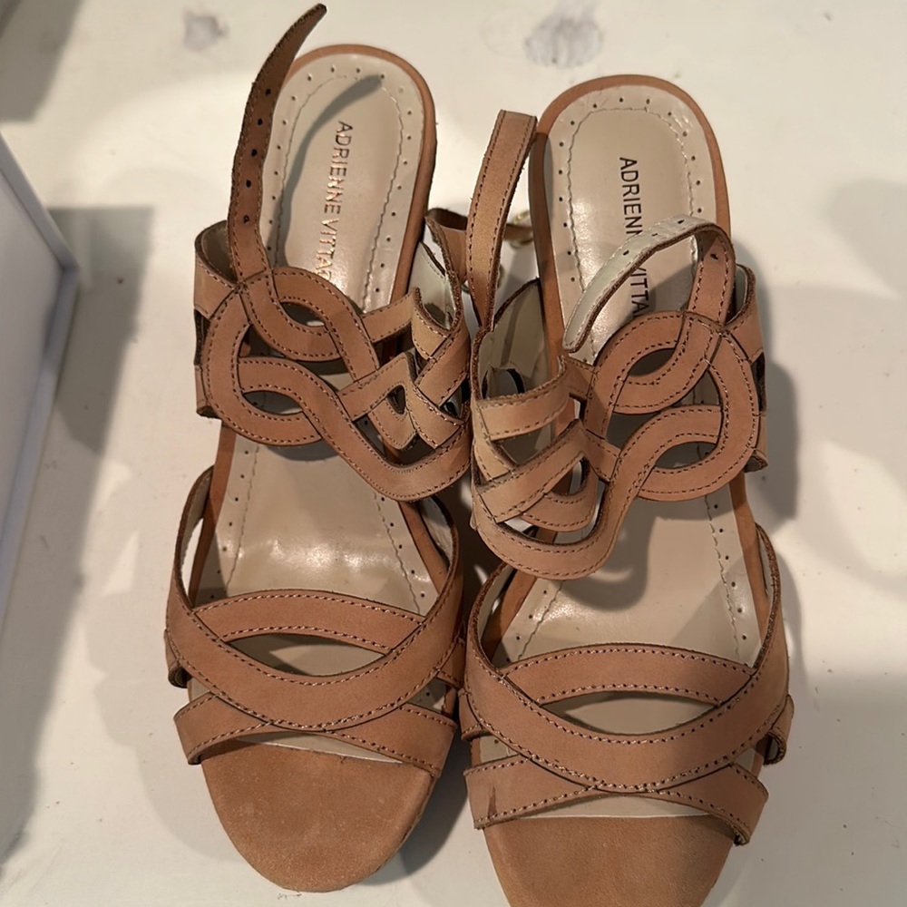 Size 8 Adrienne vittadini platform wedge sandal.